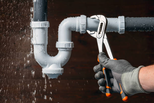 Professional Emergency Plumber technician working in Augusta, OH